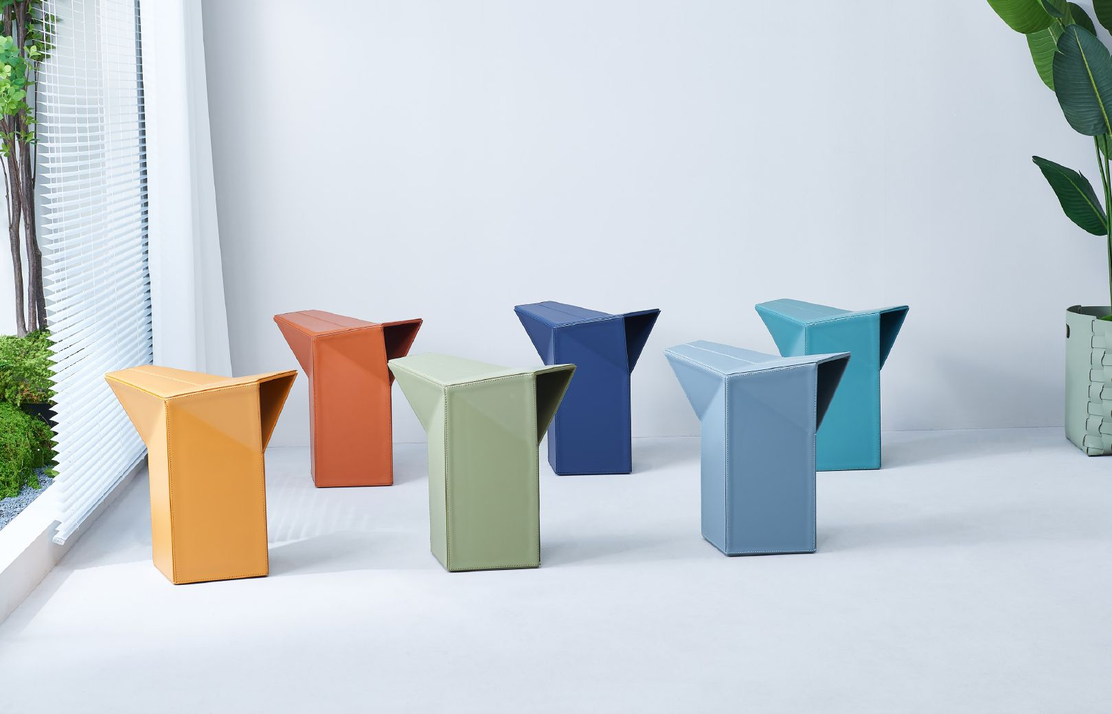 Exploring the Versatile Saddle Leather Stool: A Perfect Blend of Style and Functionality