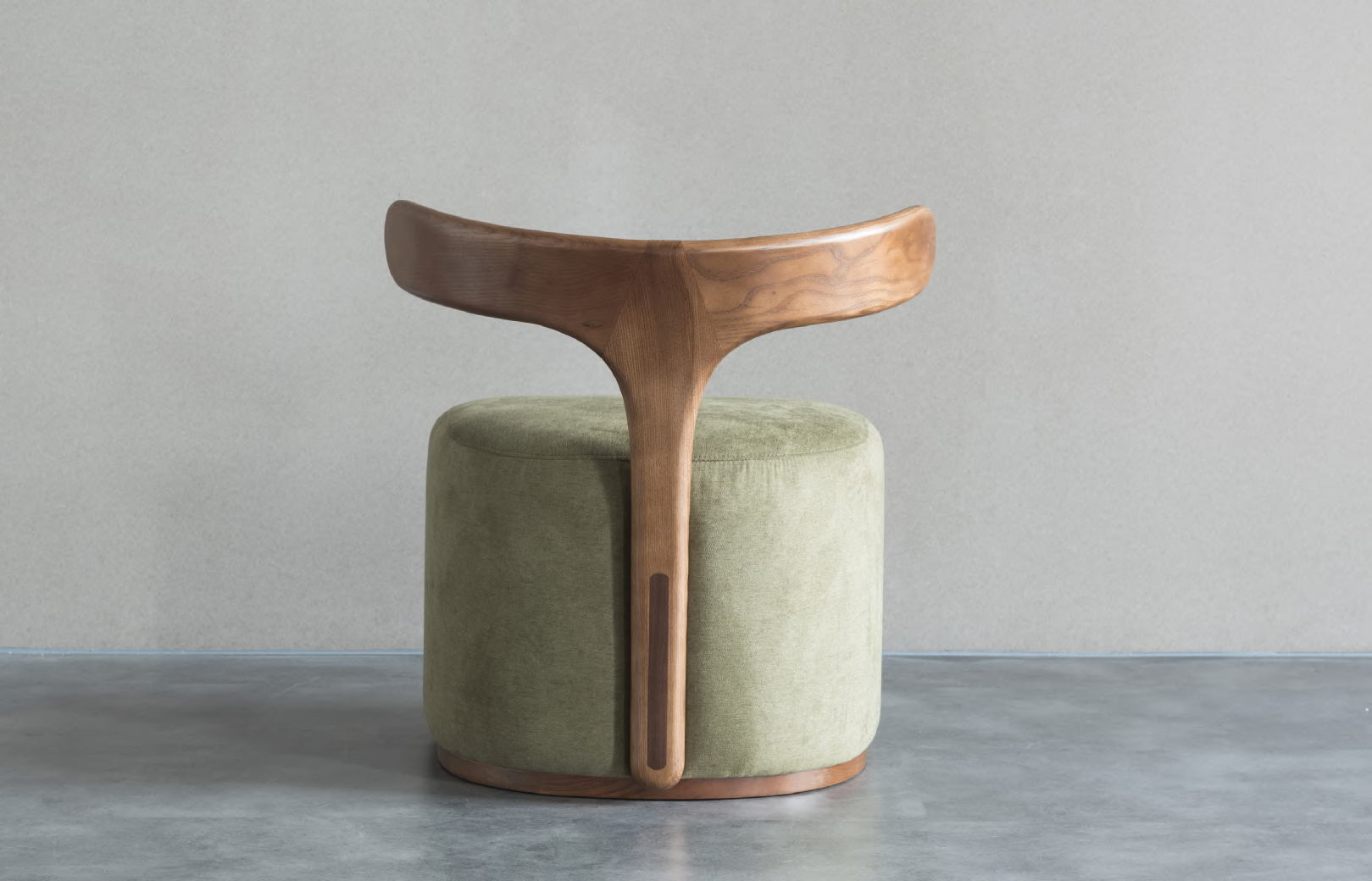 The Unique Appeal of a Modern Wood and Fabric Leisure Chair